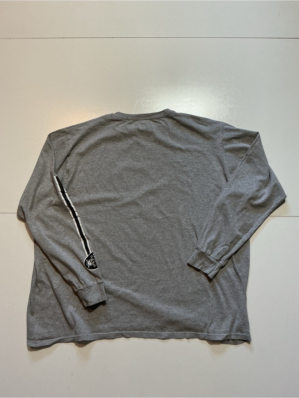 NFL Team Oakland Las Vegas Raiders Football L/S Gray Stripe Graphic T-Shirt - Picture 2 of 7